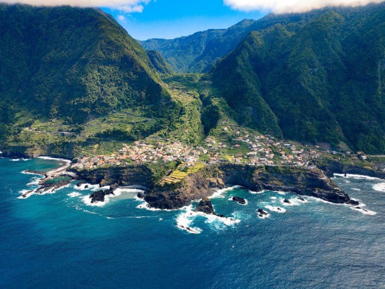 letecký pohled na Seixal, ostrov Madeira, Portugalsko