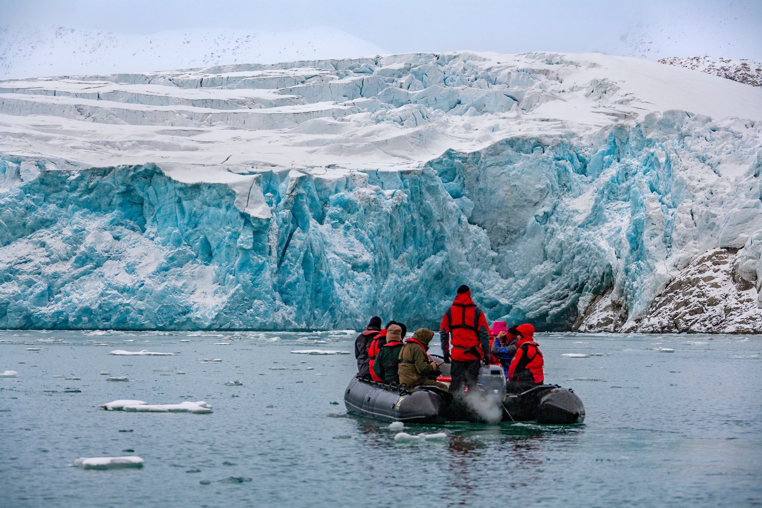 ledovec monaco ve woodfjordenu na souostroví svalbard