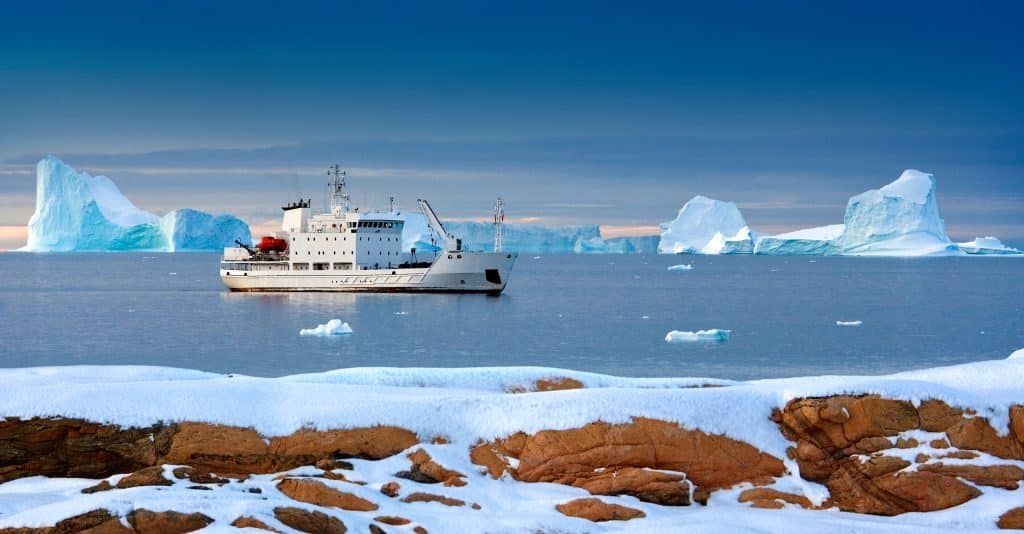 greenland tourist icebreaker arctic