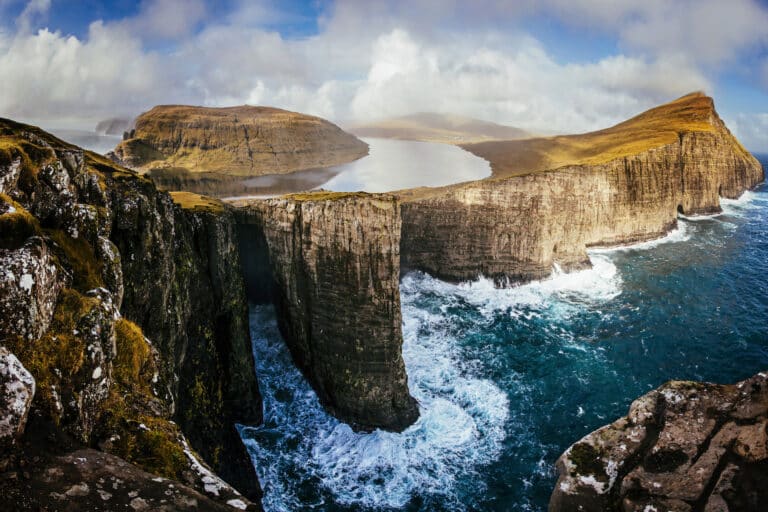 traelanipan cliff faroe islands