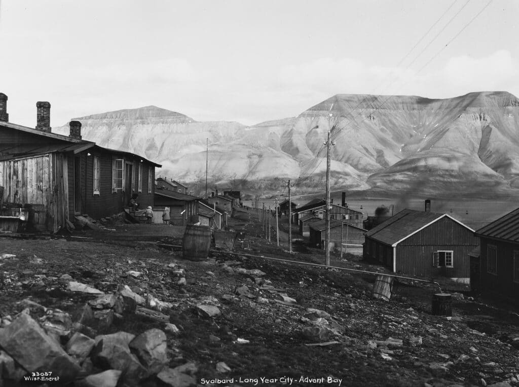 1928 – Spitsbergen, Svalbard - Advent Bay, Long Year